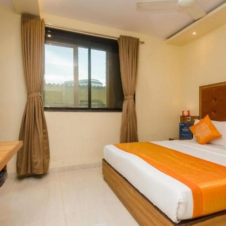 Aster Hotel Near Mumbai Airport Екстер'єр фото