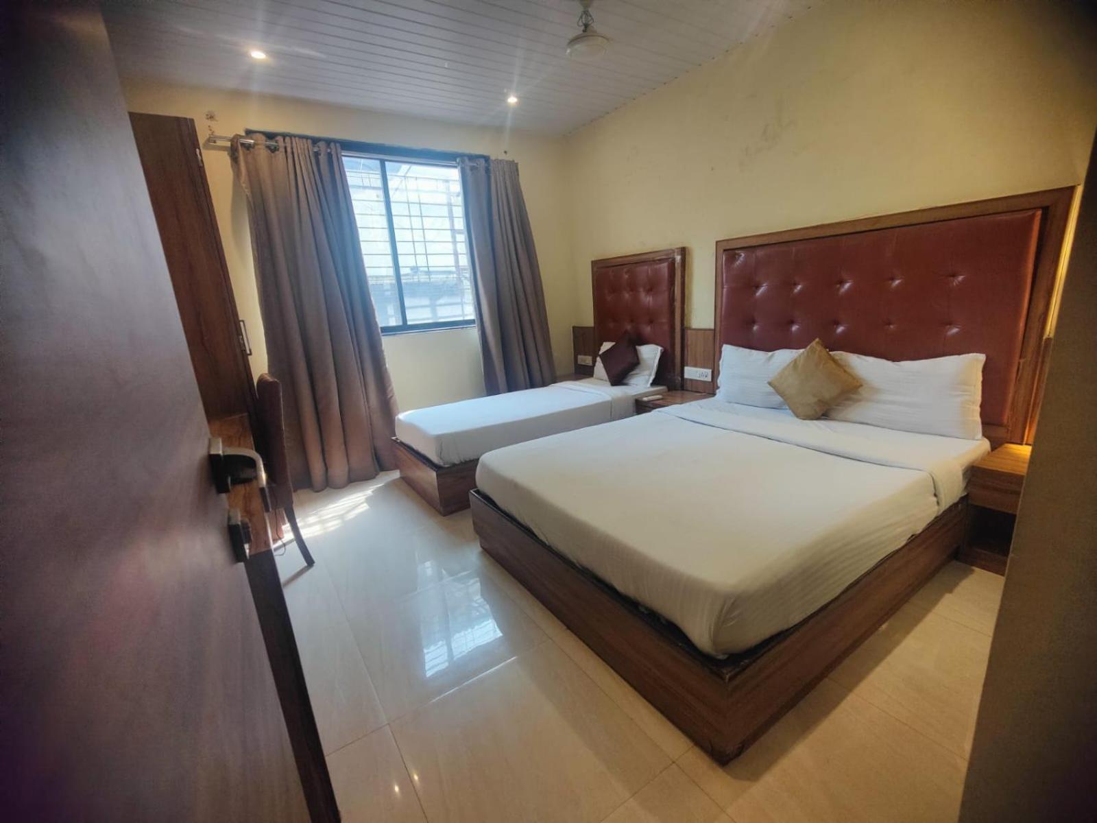 Aster Hotel Near Mumbai Airport Екстер'єр фото