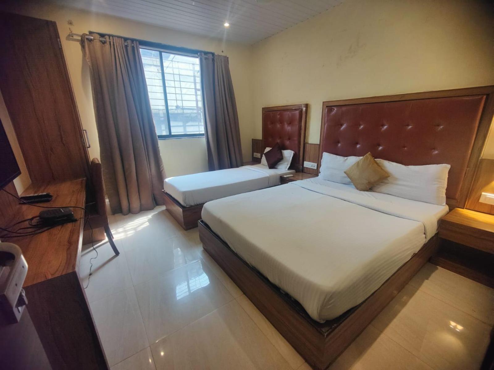 Aster Hotel Near Mumbai Airport Екстер'єр фото