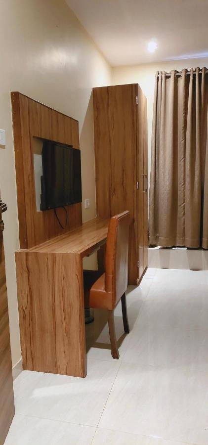 Aster Hotel Near Mumbai Airport Екстер'єр фото