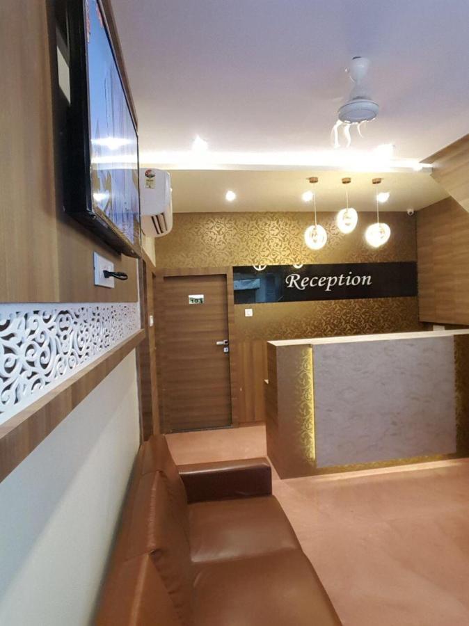 Aster Hotel Near Mumbai Airport Екстер'єр фото